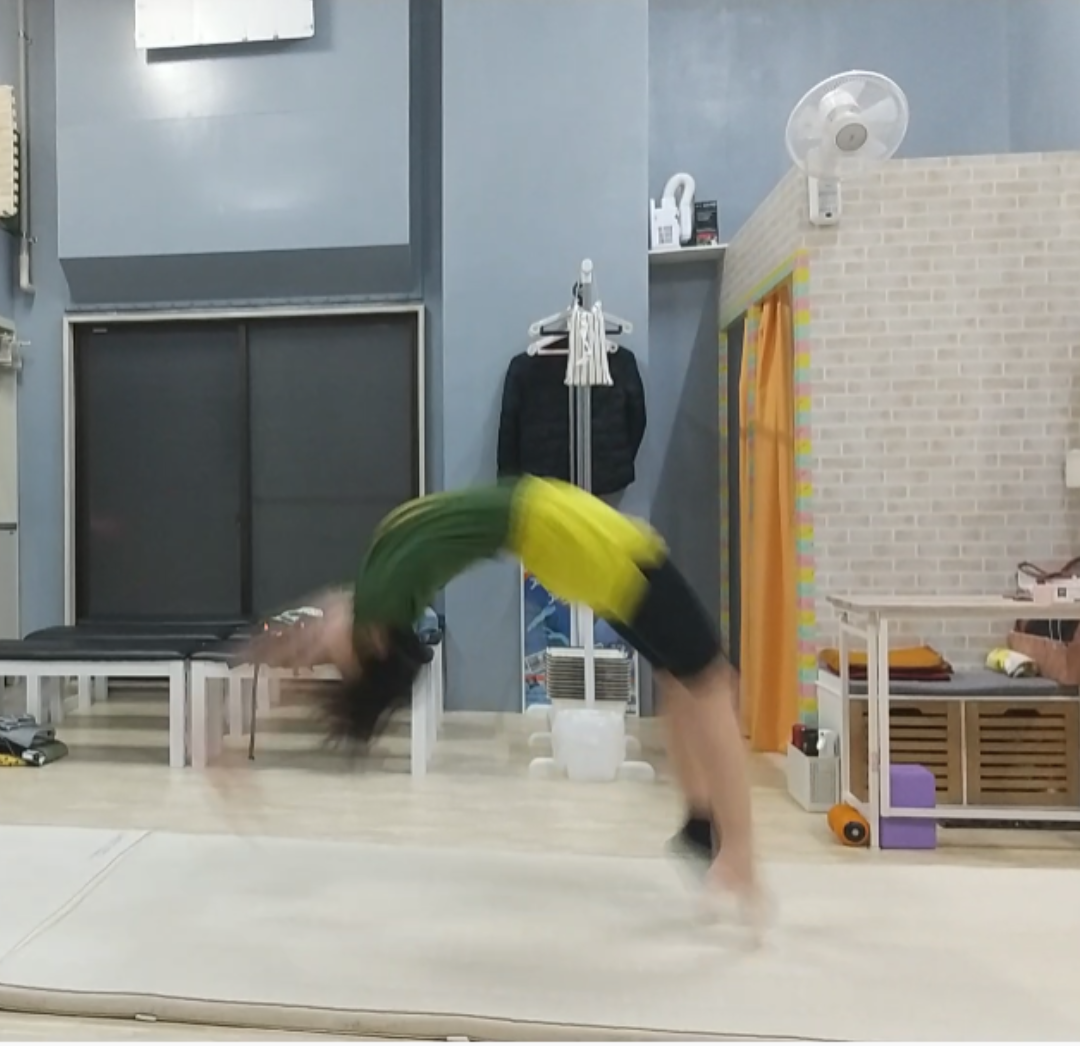 学生バク転